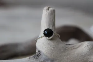 Black Onyx Round Ridge Ring