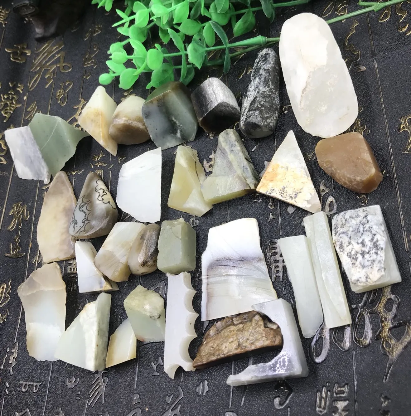 Natural Hetian Jade Rough Nephrite Raw 30 Pieces 470g