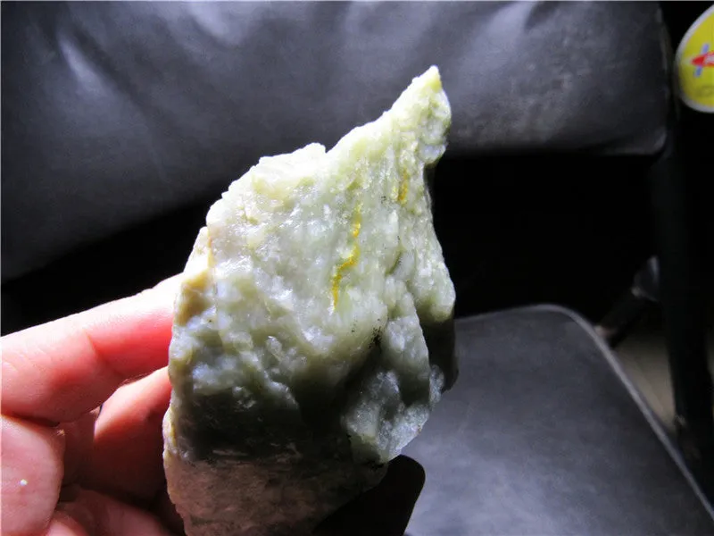 Natural Kunlun Jade Rough Nephrite Raw (410.15g, 110X58X45mm)